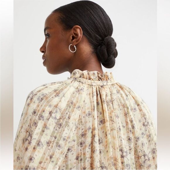 NWT H&M Size M Tie Detail Floral Long Sleeve Ruffle V-Neck Blouse with Smocking - Picture 15 of 15